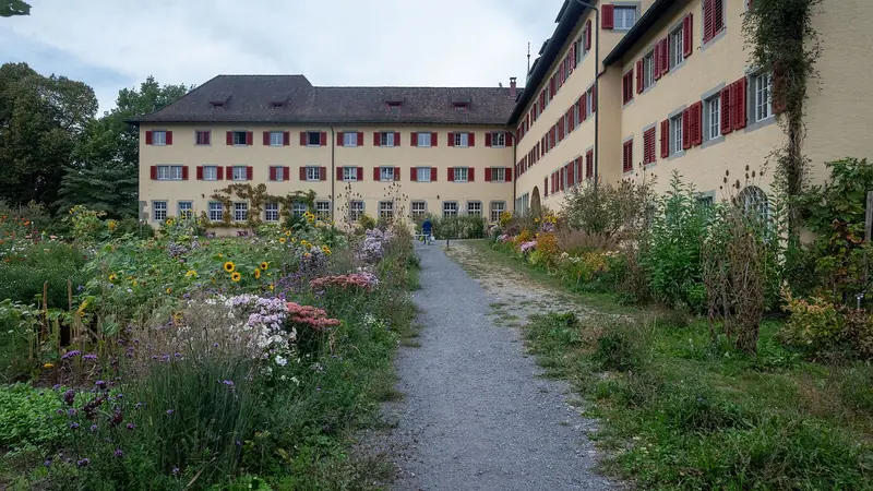 Fragen Gartenbau Luzern: Kloster Wesemlin in Luzern mit Garten
